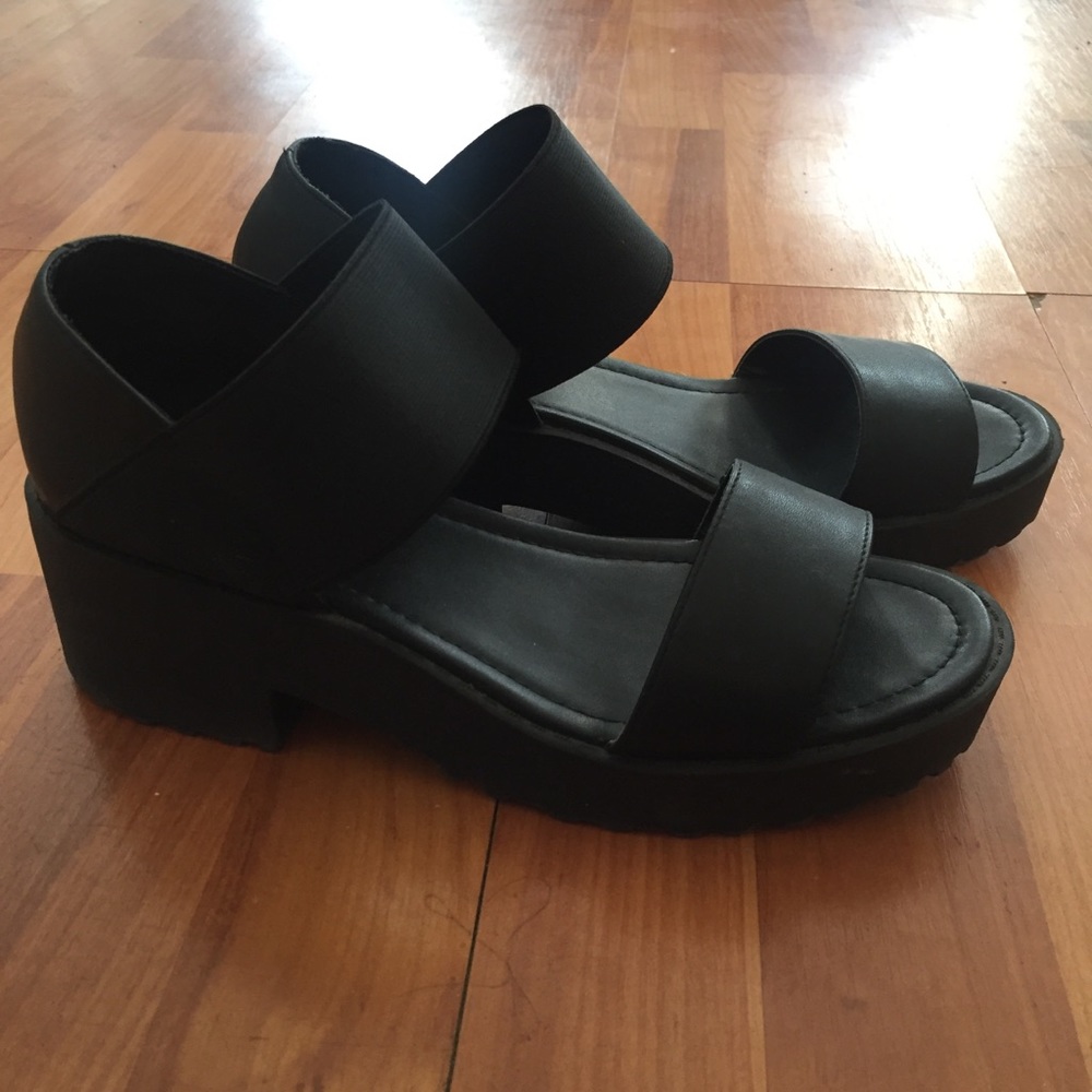Urban Outfitters/Silence + Noise Jaycen Sandal.